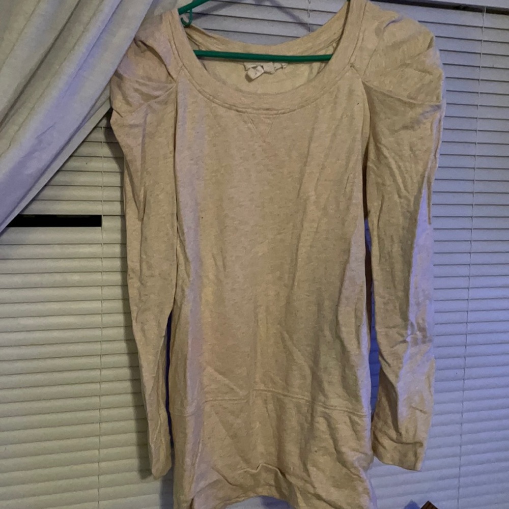 Sweatshirt without hood and detail on shoulders